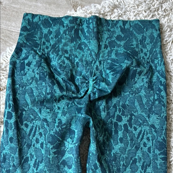 Gymshark Teal Patterned Leggings - Picture 4 of 5